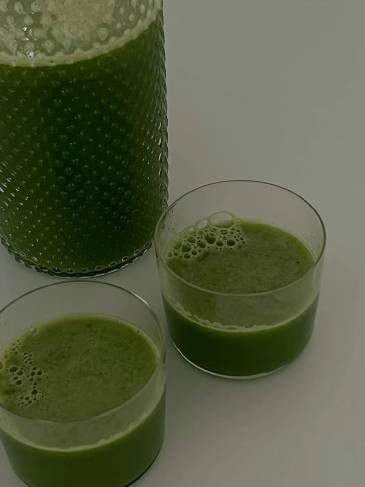 4 Amazing benefits of green juice (the gift that keeps on&nbsp;giving)